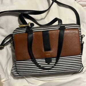 Fossil purse crossbody used in good condition